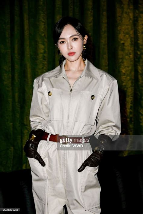 Тиффани Тан на показе Saint Laurent в Париже - YesAsia.ru