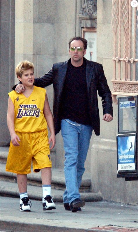 Nicolas Cage Et Son Fils Weston à Hollywood En Février 2002 Purepeople