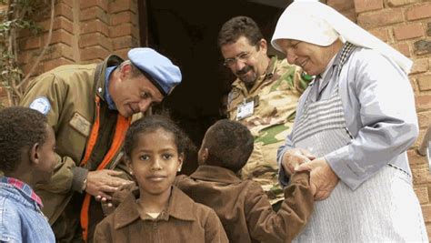 In Un Libro Fotografico Le Missioni Di Pace Onu Dei Militari Italiani