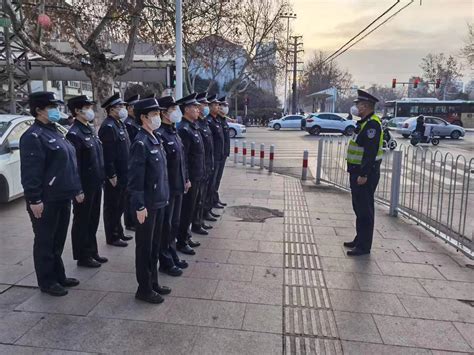 邯郸交巡警邯山一大队携手警校学员立足本职岗位开展学雷锋活动澎湃号·政务澎湃新闻 The Paper