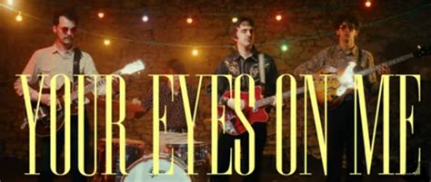 Le Clip Your Eyes On Me De Lemon Rose Est Sur Le Site De Longueur D Ondes