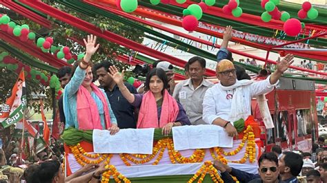 Priyanka Gandhi Dimple Yadav Roadshow In Varanasi Sp Congress Alliance Pm Modi Lok Sabha Seat