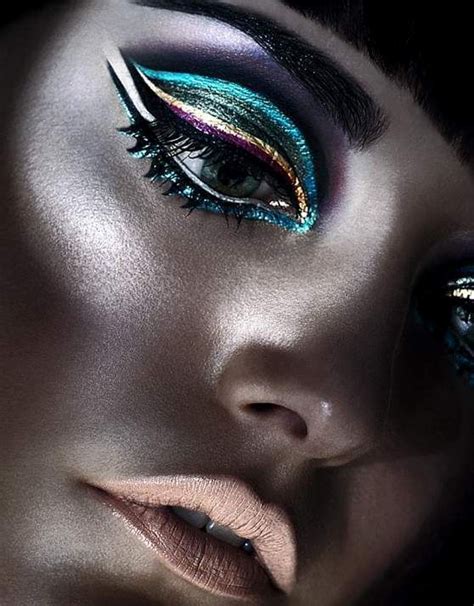 The Most Trendy Metallic Makeup Looks Egyptian Makeup Metallic Eye Makeup Metallic Makeup