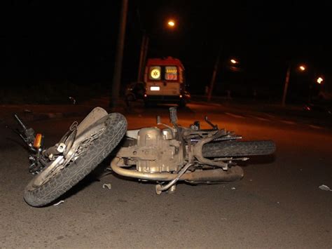 G Homem Morre Ap S Colidir Moto Contra Poste Em S O Carlos Sp