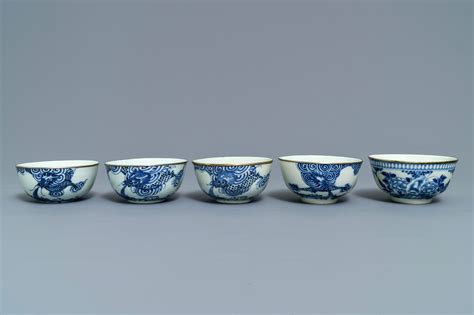 Vijf Chinese Blauwwitte Bleu De Hue Kommen Voor De Vietnamese Markt Nei Fu Merken 19e Eeuw