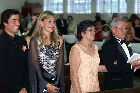 Chayanne cumple 50 años Magacín Prom dresses Formal dresses Prom