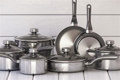 Foto : Hindari 4 Hal Ini Saat Membersihkan Peralatan Masak Stainless Steel