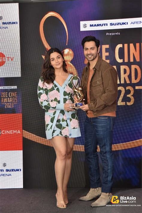 Alia Bhatt Varun Dhawan Kick Start ZEE Cine Awards 2023 Buzz