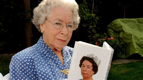 Jeannette Charles Dead At 96 Late Queen Elizabeths Lookalike Who