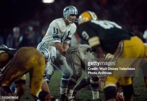 Lions quarterback Greg Landry, Detroit Lions at Green Bay Packers ...