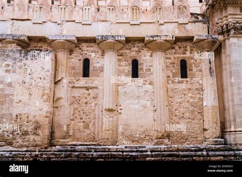 Cattedrale di Siracusa costruita sulla sommità di un tempio greco Le