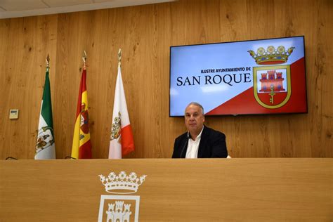 Ruiz Boix sobre las obras de la Junta en el colegio de Campamento Más