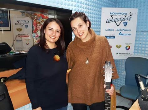 Giulia Pratelli Live Presenta A Radio Lady Il Suo Omaggio A Lucio Dalla