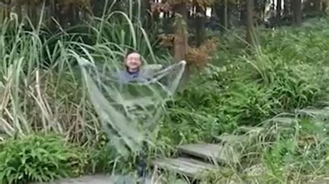 Watch: Man unbelievably shows off his 'invisibility cloak' | Metro Video