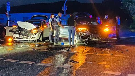 Schwerer Unfall In Halle Frontalzusammensto Mit Drei Verletzten