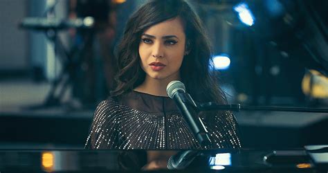 Mengenal Sofia Carson Bintang Purple Hearts Yang Lagi Hit