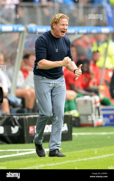 Trainer Markus GISDOL HH Geste Gestik Fussball 1 Bundesliga 1