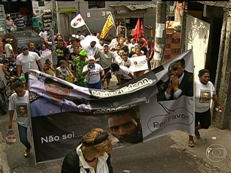 Moradores Da Rocinha E Fam Lia De Amarildo Fazem Manifesta O No Rio