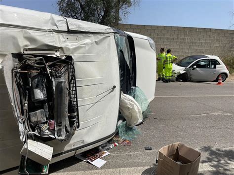 Scontro Tra Auto Sulla Copertino Carmiano Donna In Codice Rosso Al