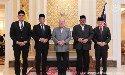 Malaysians Must Know The TRUTH King Receives Umno And DAP Leaders