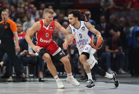 Anadolu Efes Final Four da finalde Olympiakos u son saniye üçlüğü ile