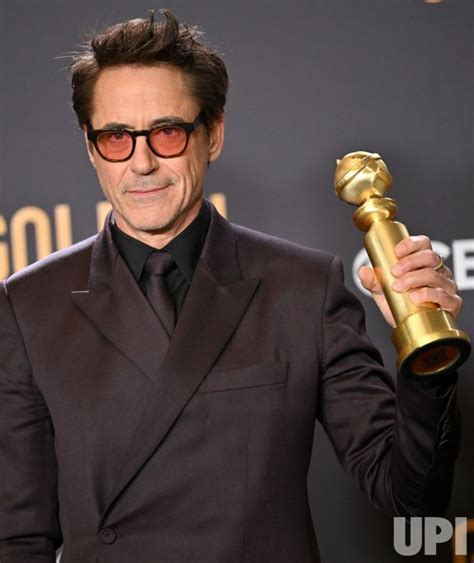 Photo Robert Downey Jr Wins Best Performance By A Male Actor In A