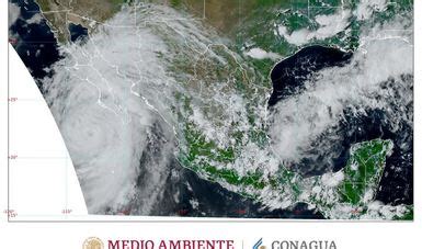 Las extensas bandas nubosas del huracán Kay mantienen el pronóstico de