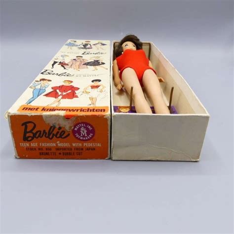 EXTREMELY RARE Vintage Bubblecut Sidepart Brunette Barbie Doll MET KNIEGEWRICHTEN European