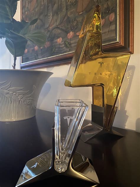 Tesla Accessories Tequila Decanter And 2 Shot Glasses Looks Like Modern Art Very Sculptural R