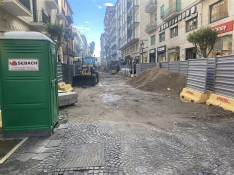 SALERNO CANTIERE SUL CORSO PROTESTANO I COMMERCIANTI TVOGGI Salerno