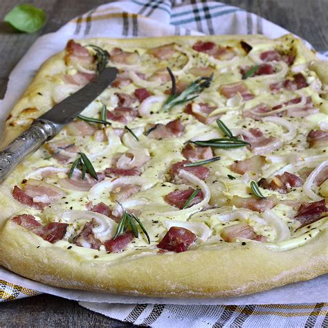 Recette Fougasse Aux Lardons Oignons Et Cr Me Fra Che Facile Rapide