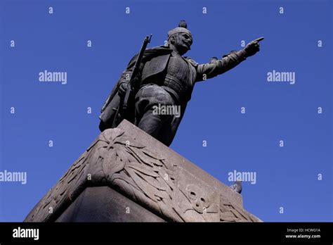 Monumento Al H Roe Serbio Vuk Vojvoda Por El Dorde Jovanovic