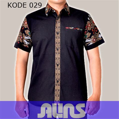 18 Ide Populer Model Kemeja Pria Batik Kombinasi