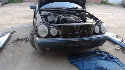 Mercedes-Benz W210 примеряем китайские передние крылья Часть 1 - YouTube
