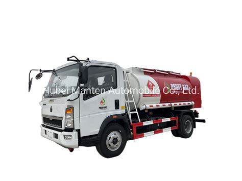 Sinotruk Howo 8000 Liters 2150 Gallons Fuel Bowser Tank Truck For Delivery And With Dispenser