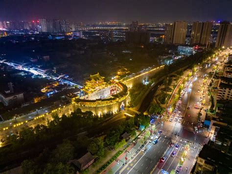 河南洛阳丽景门夜景航拍摄影图 包图企业站