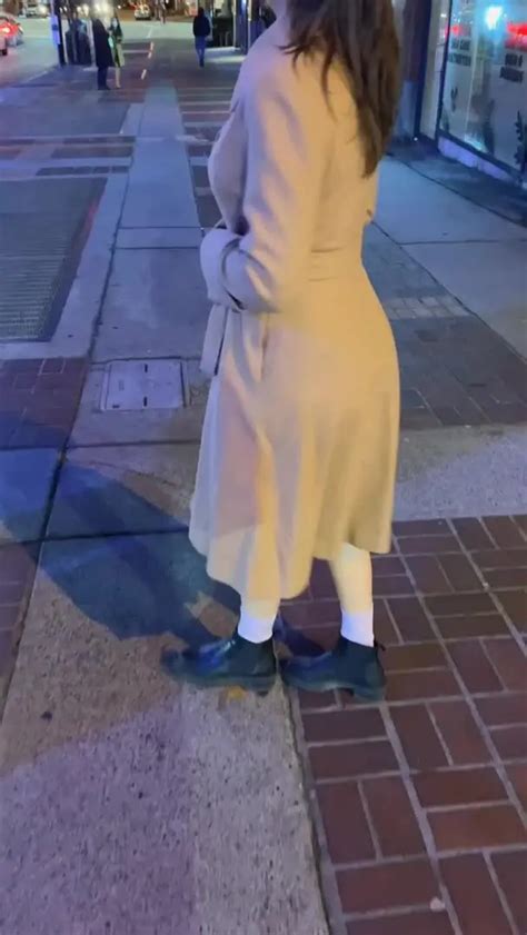 A Fully Nude Flash On A Busy City Night Scrolller