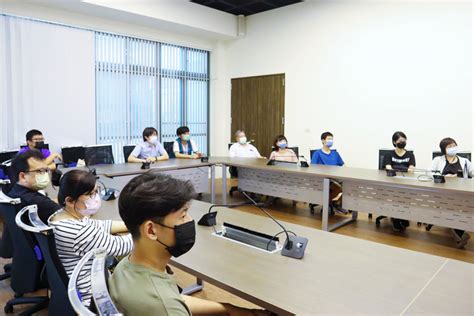 校園參觀日 Ai系蔡明春主任為高中學子介紹ai系教學特色ai系