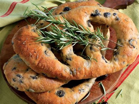 Fougasse aux olives et romarin découvrez les recettes de cuisine de