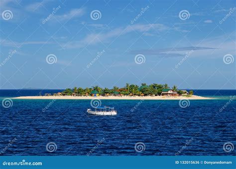 South Sea Island in Mamanuca Island Group, Fiji Stock Photo - Image of blue, boat: 132015636