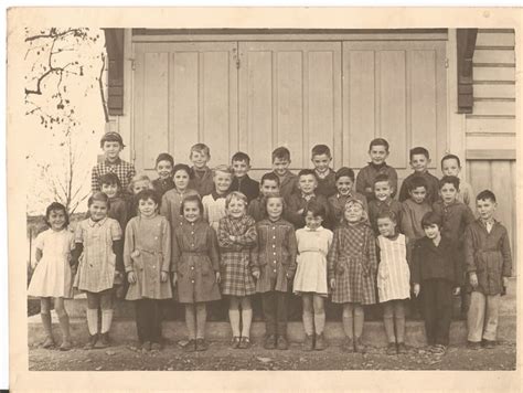 Photo De Classe Primaire Port Sur Sa Ne De Ecole Qua Saint Valere