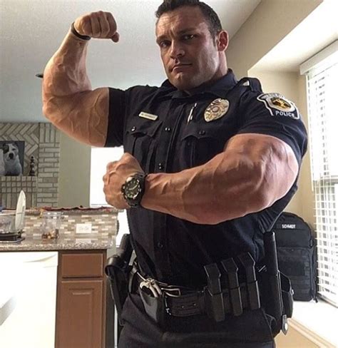 Pin On Cop Hunks Goodbad