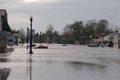 Thousands Evacuated As River Dams Break In Central Michigan Pbs Newshour