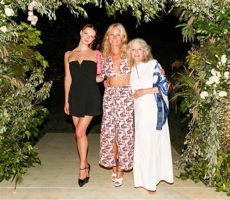 Gwyneth Paltrow Daughter Apple Blythe Danner Take Three Generation Pic