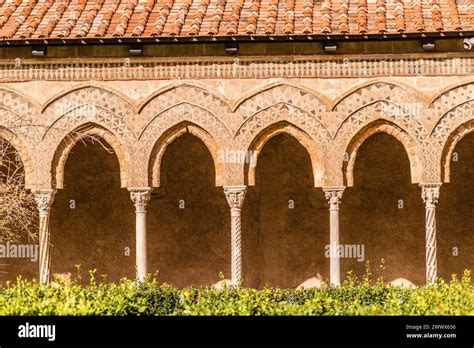 Der berühmte Kreuzgang der Kathedrale von Monreale Monreale Palermo