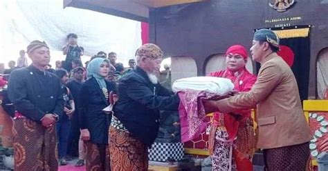 Kirab Budaya Tradisi Ritual Ganti Langse Di Palenggahan Agung Srigarti