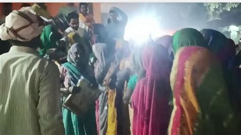 Lok Sabha Election Ballia Seat Video Viral Of Distribution Of Sarees In Jan Samvad Amar Ujala