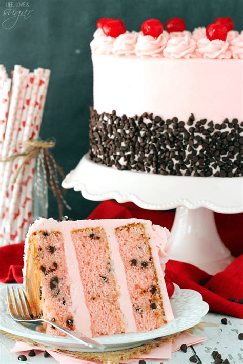 Cherry Chocolate Chip Cake Viral Banget