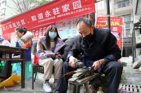 内江东兴区：“便民直通车”进社区