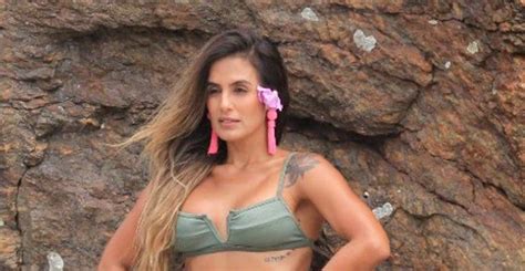 Ex Bbb Carol Peixinho Flagrada Em Ensaio Fotogr Fico Na Praia